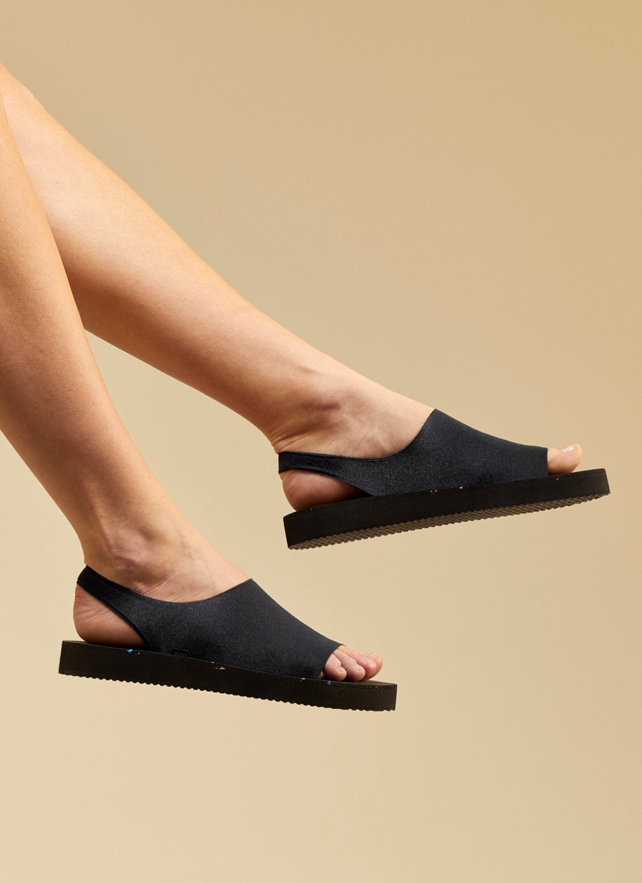 Plove Light Black one-piece sandals