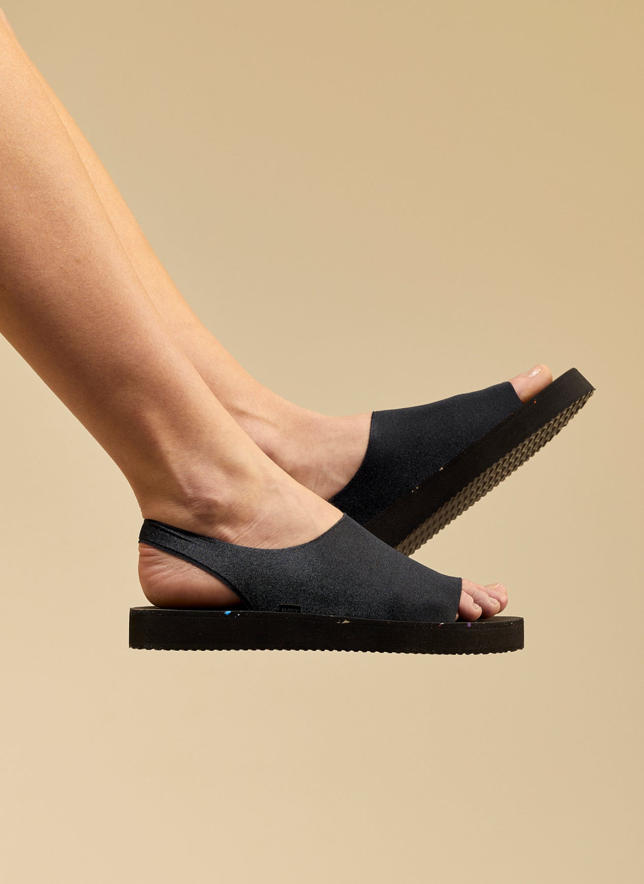 Plove Light Black one-piece sandals