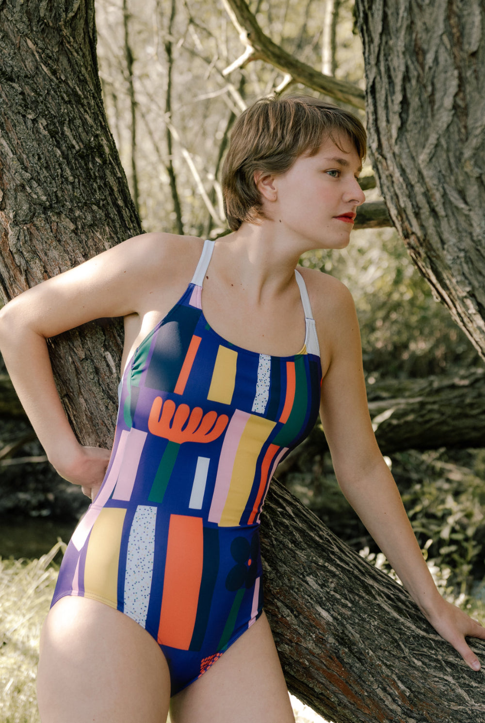 Jednodílné plavky Basic Flora s organickým motivem jsou skvělou volbou, pokud hledáte sportovní i elegantní model zároveň.