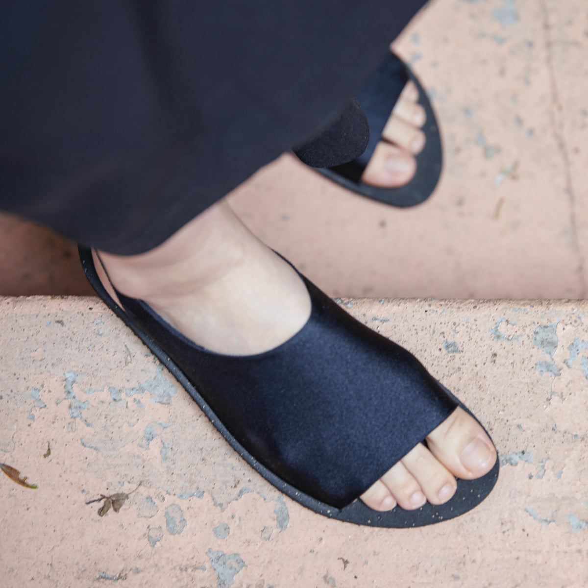 Jednodílné sandály Carbon Black