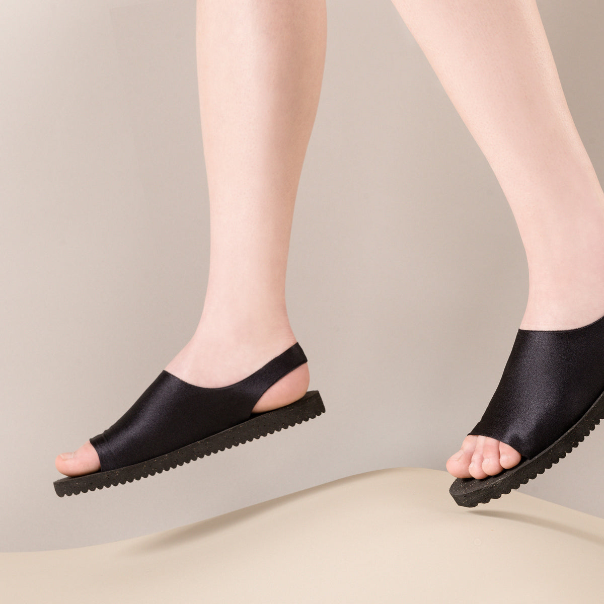 Jednodílné sandály Carbon Black