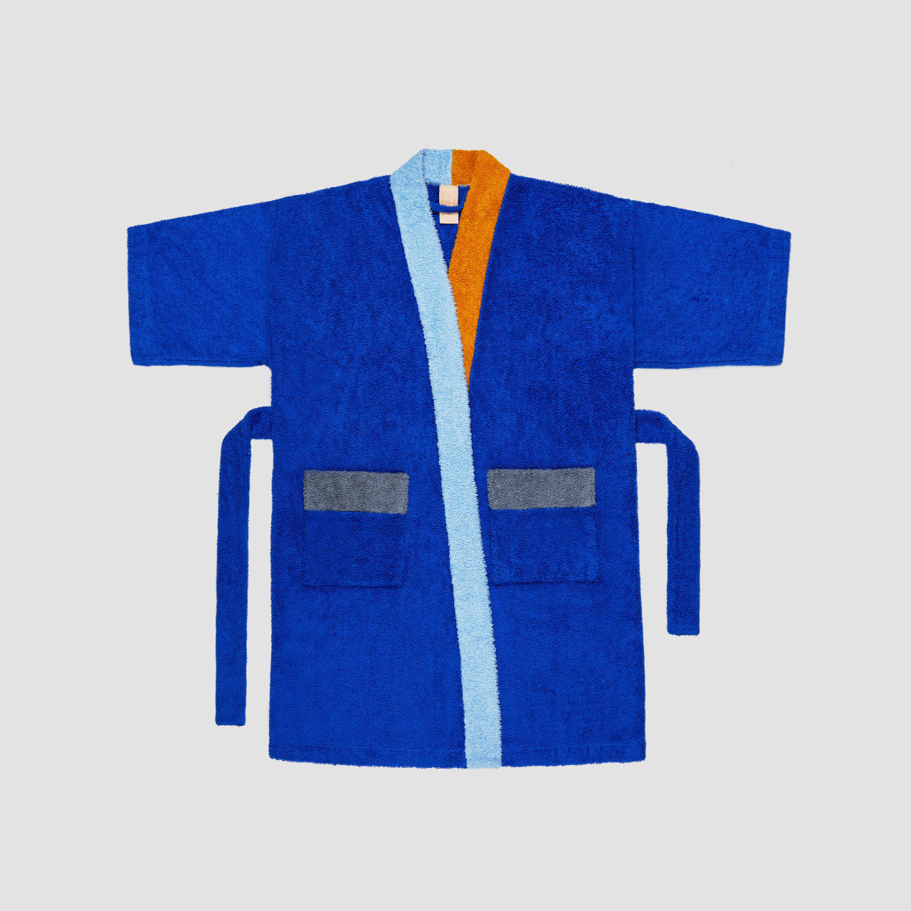 Originální a měkoučký froté župan bude vaším skvělým společníkem. Kimonový střih se zavinováním v pase zaručuje pohodlí a komfort při nošení.