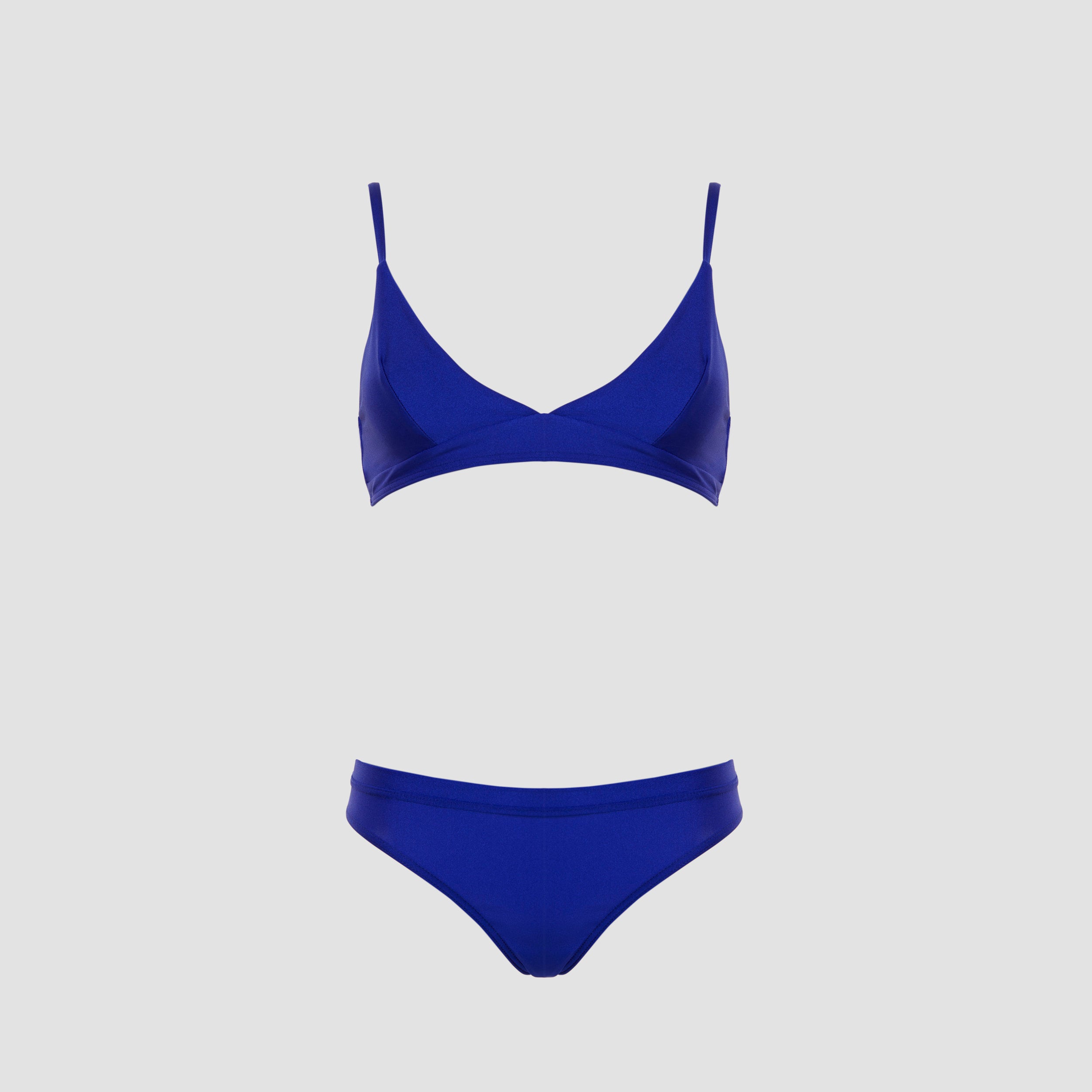Dvoudílné plavky Donna ve výrazné modré podtrhnou vaši ženskost a přirozenou krásu. Vyrobeno v ČR.