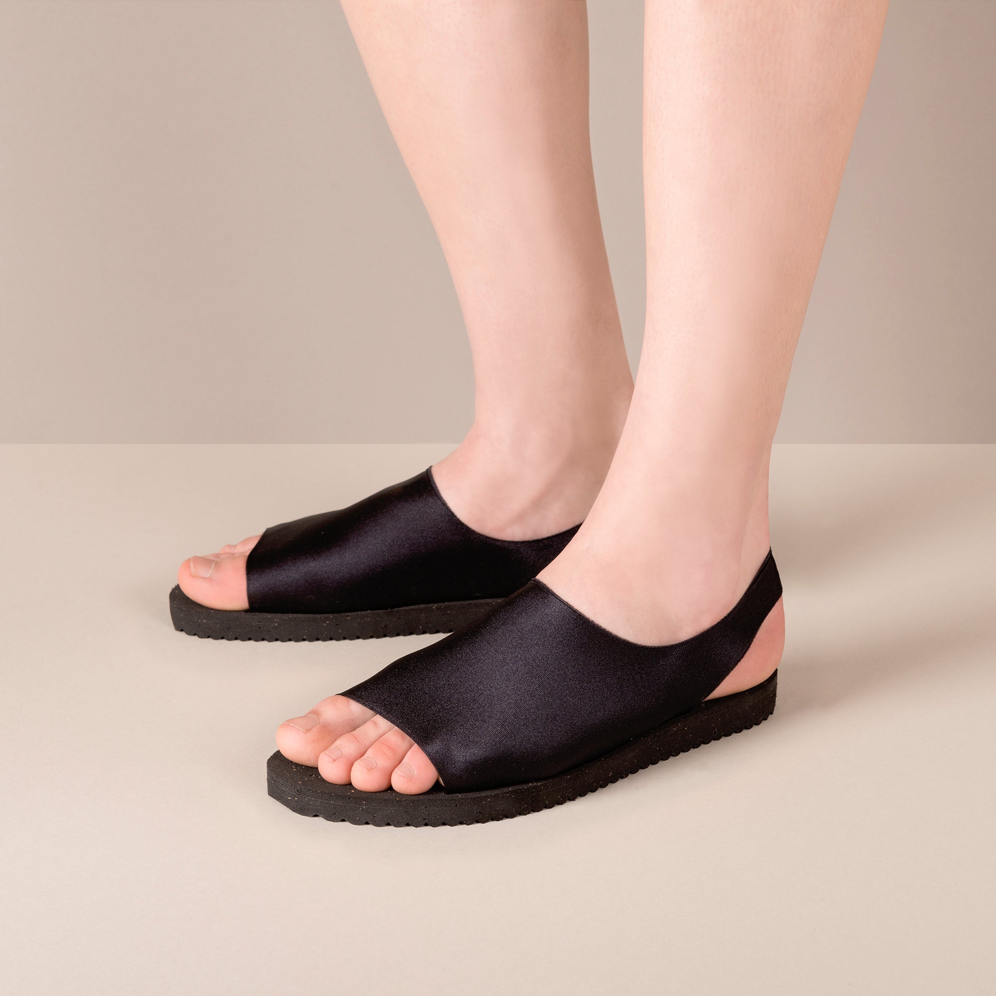 Jednodílné sandály Carbon Black