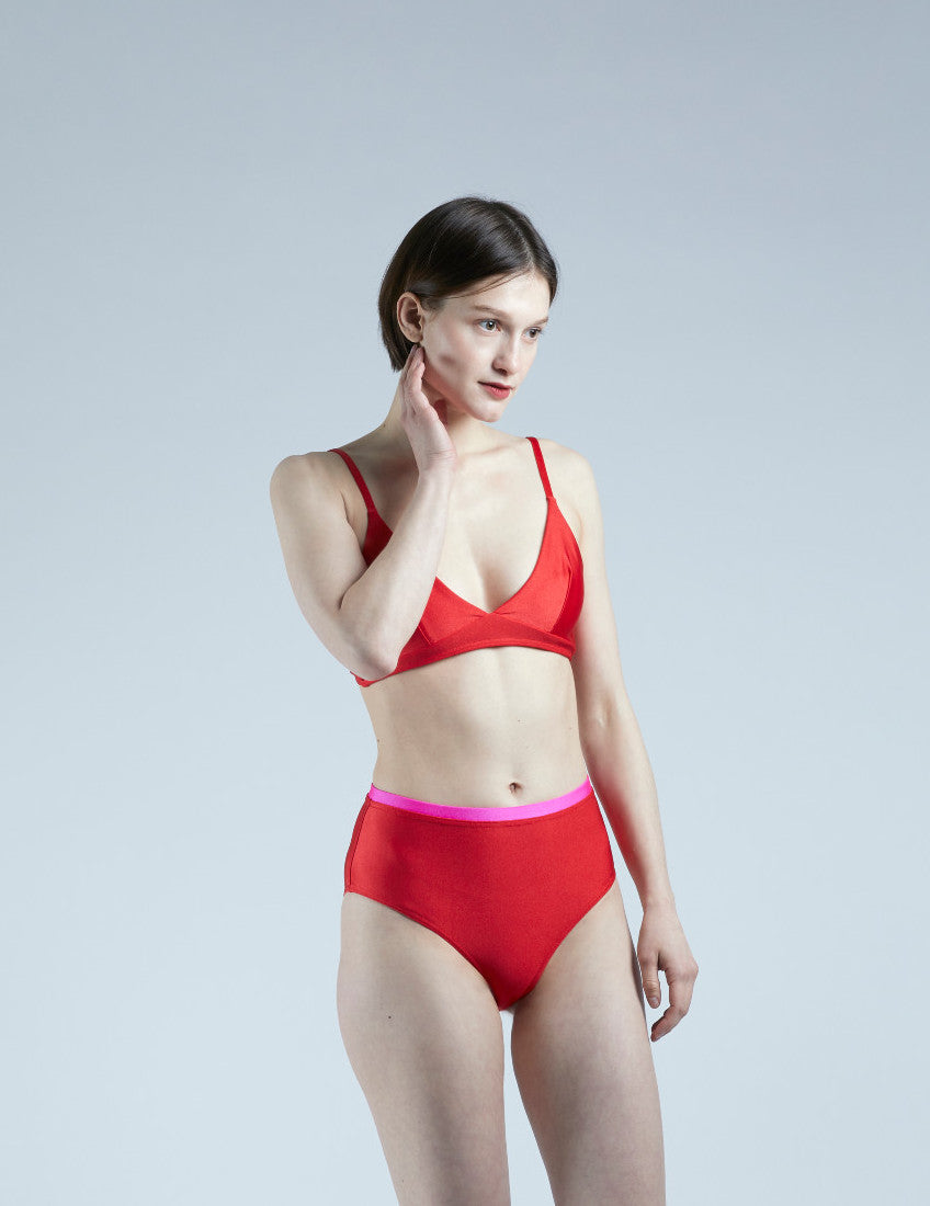 Dvoudílné plavky Donna ve výrazné červené podtrhnou vaši ženskost a přirozenou krásu.